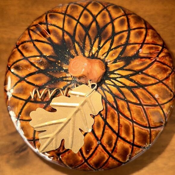 Acorn with Lid Pottery Decoration! - Picture 3 of 7